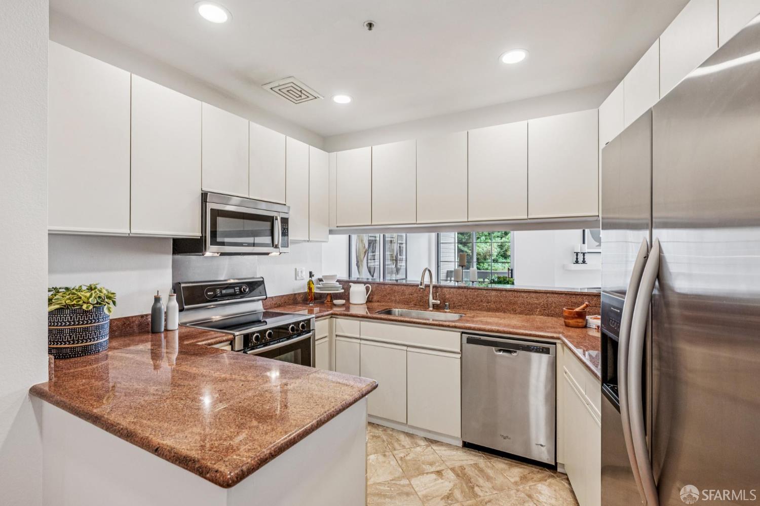 2060 Sutter Street # 405