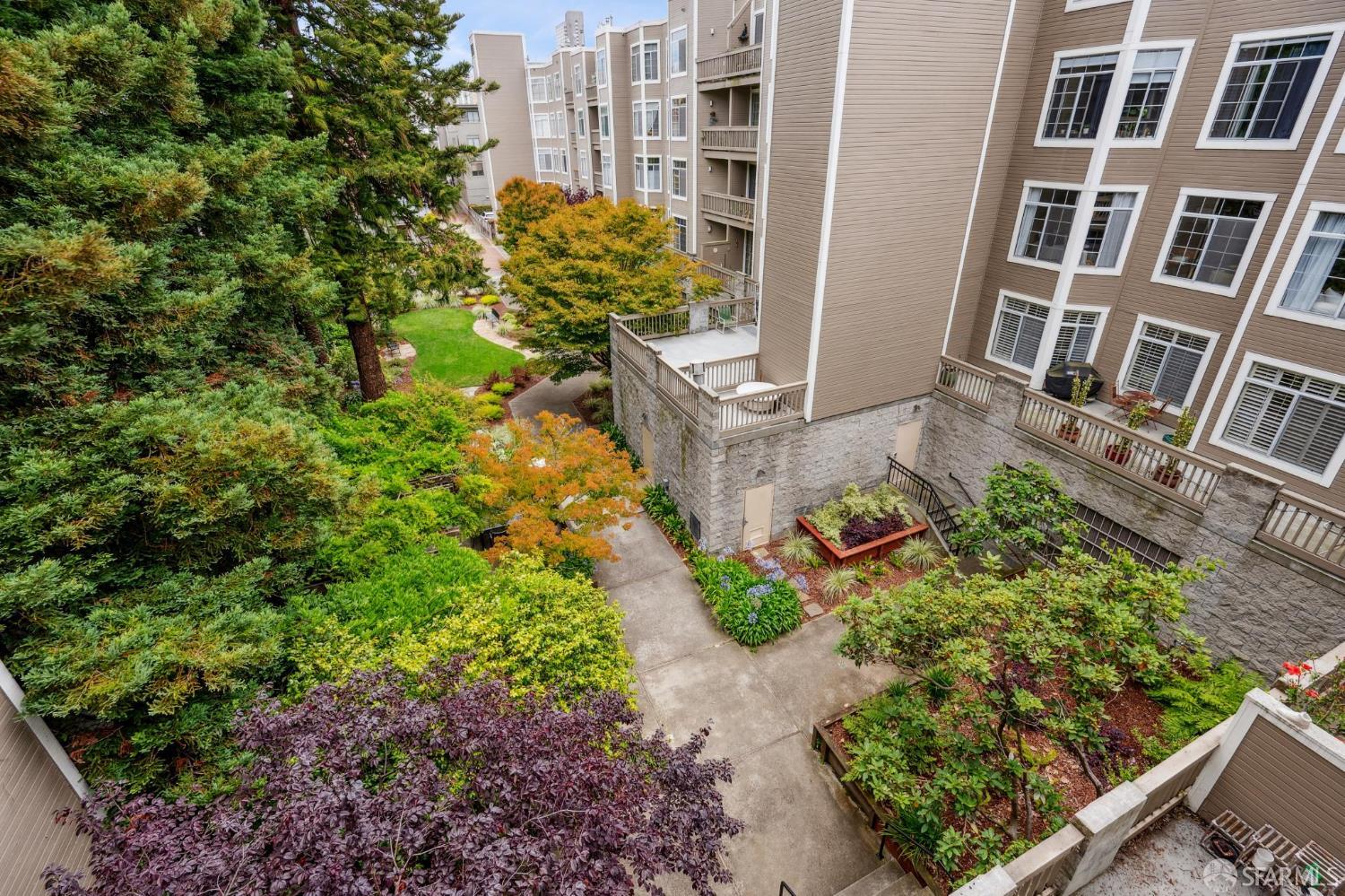 2060 Sutter Street # 405