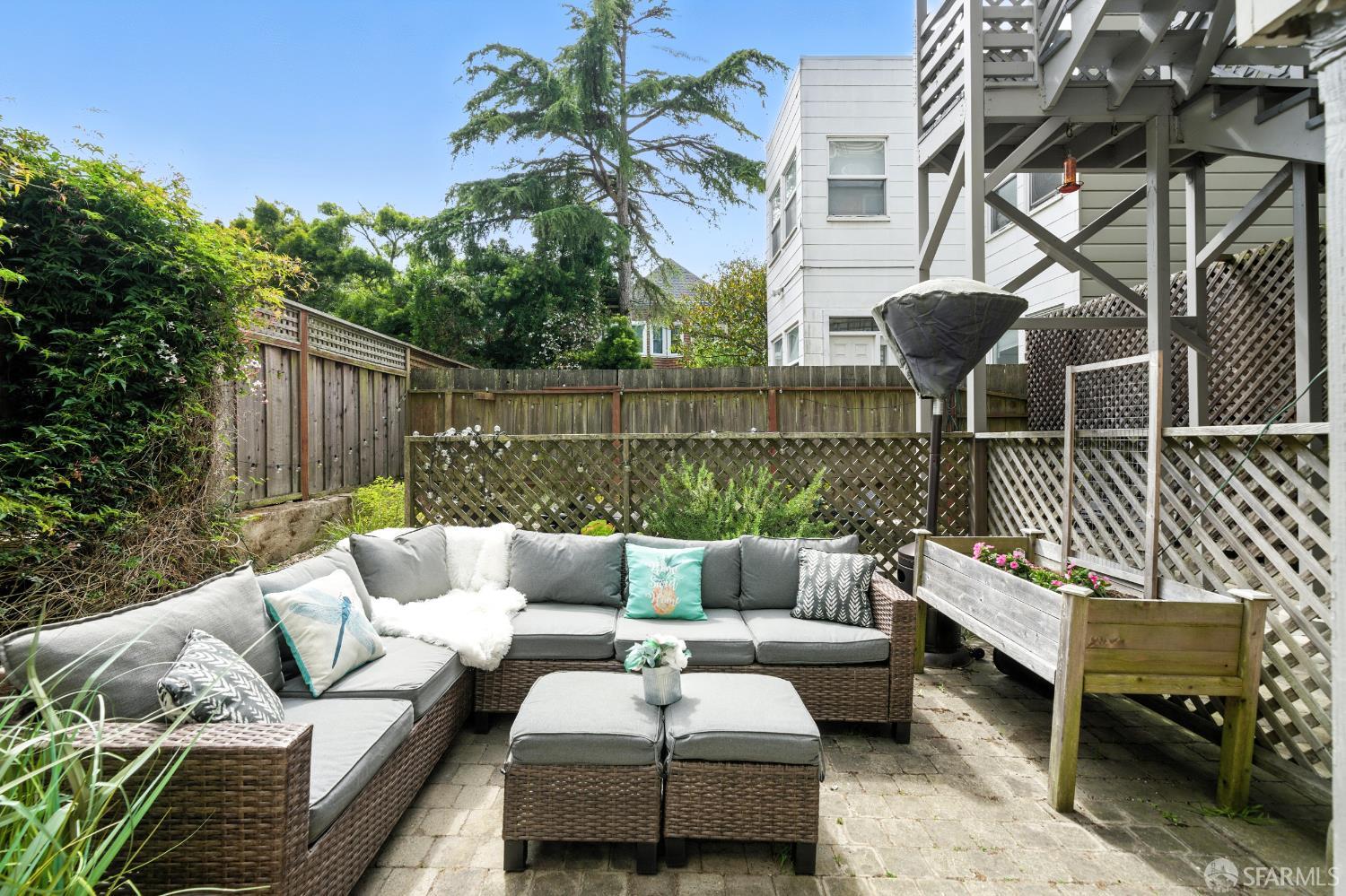 1207 Arguello Boulevard