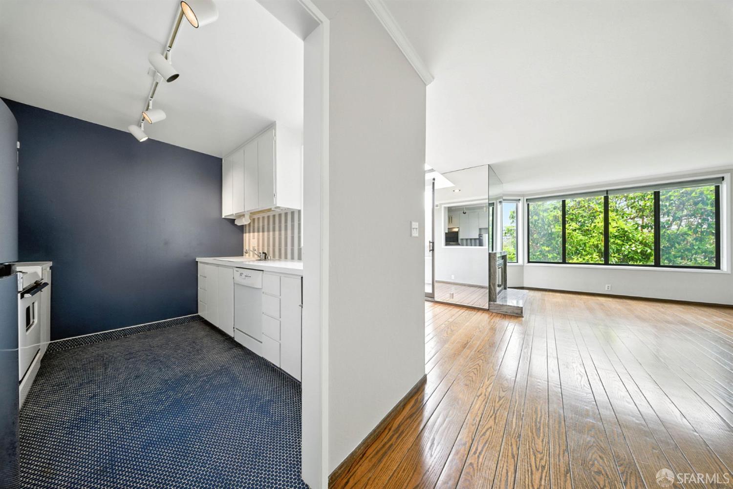 156 Lombard Street # 14