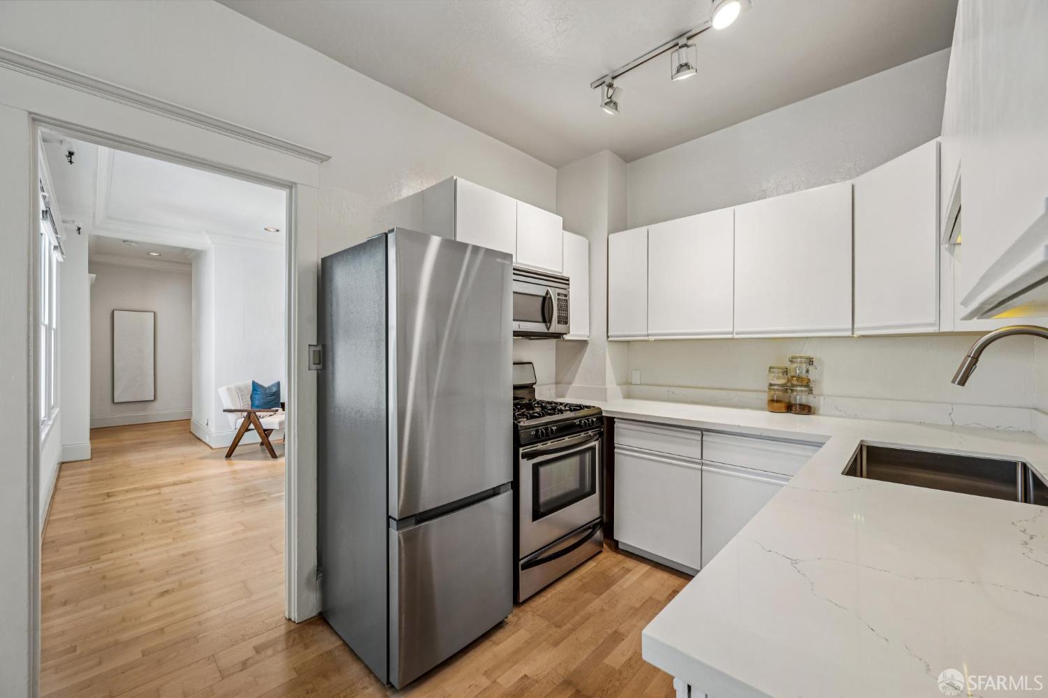 2415 Van Ness Avenue # 504