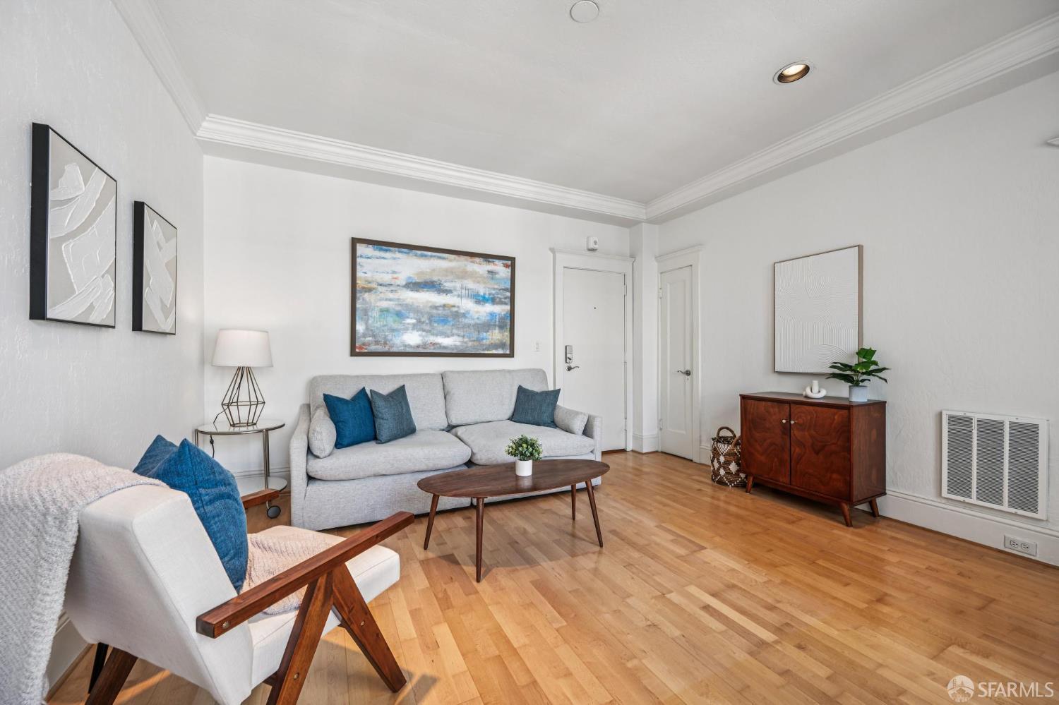 2415 Van Ness Avenue # 504