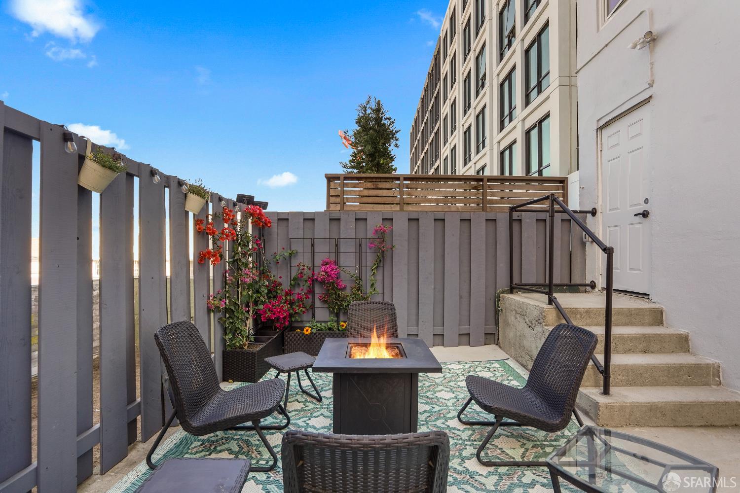 2415 Van Ness Avenue # 504