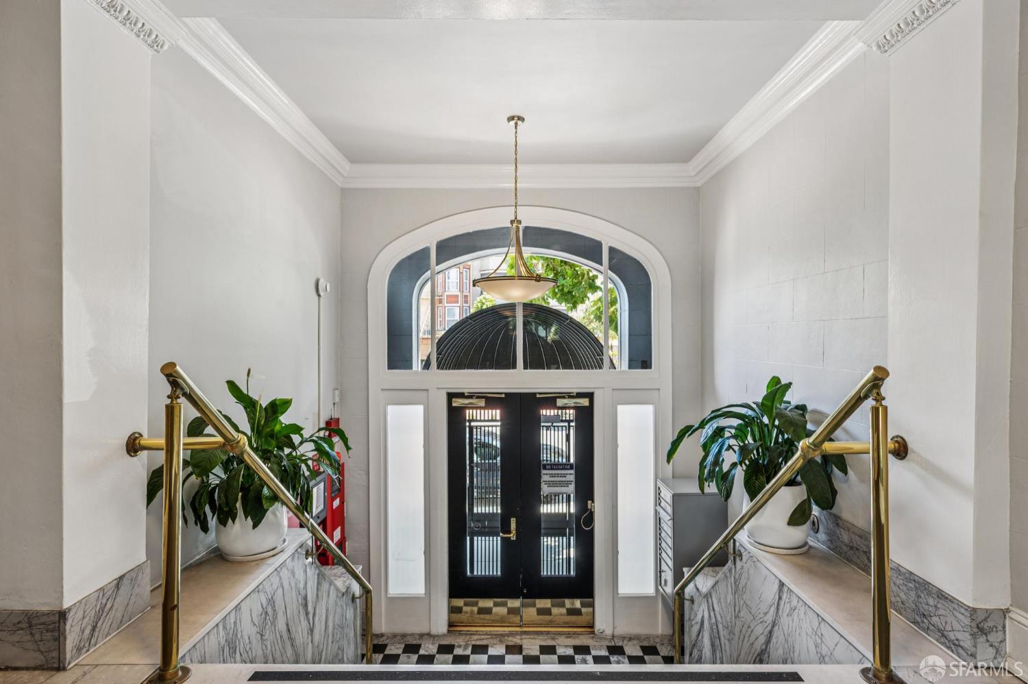 2415 Van Ness Avenue # 504