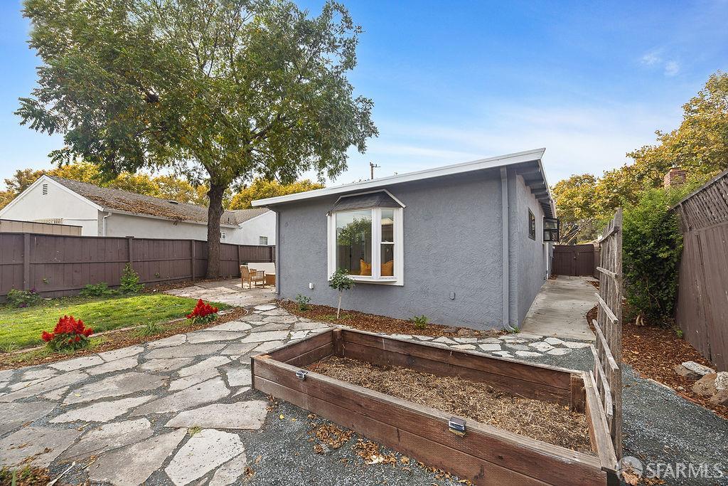 688 Garside Court
