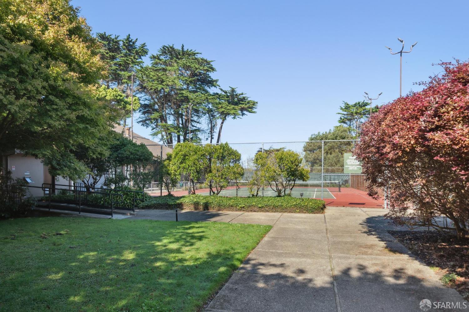 208 N Lake Merced Hills # 1E