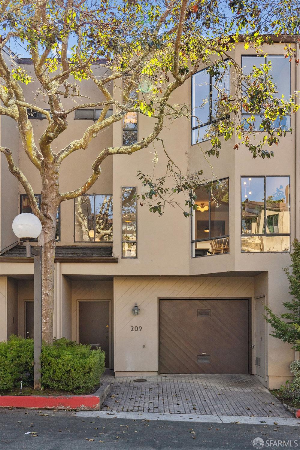 209 N Lake Merced Hills