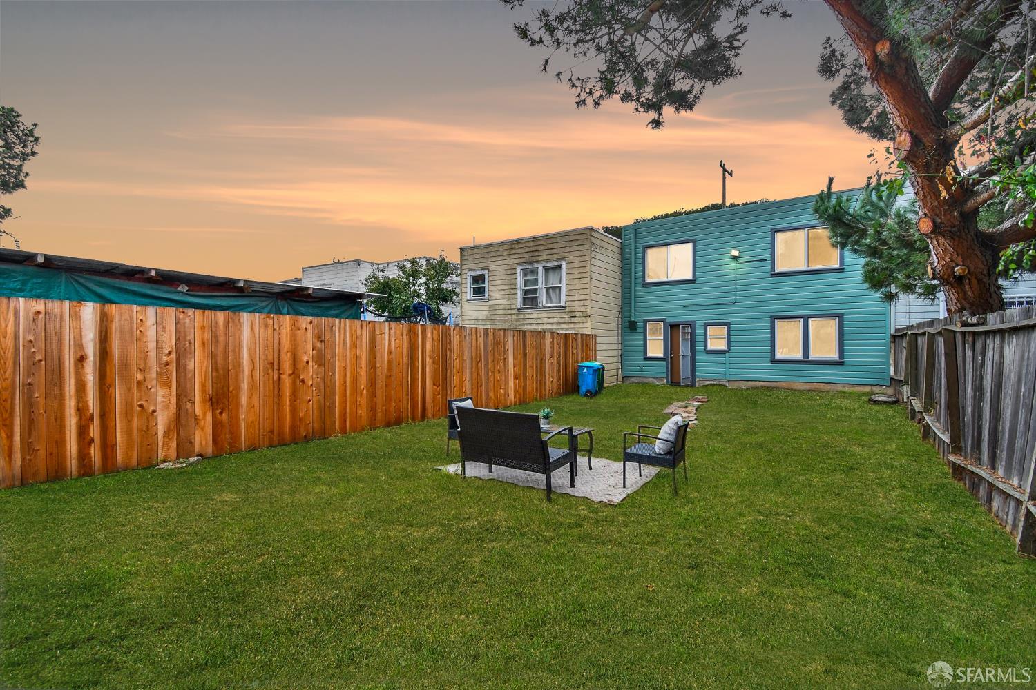 1090 Gilman Avenue