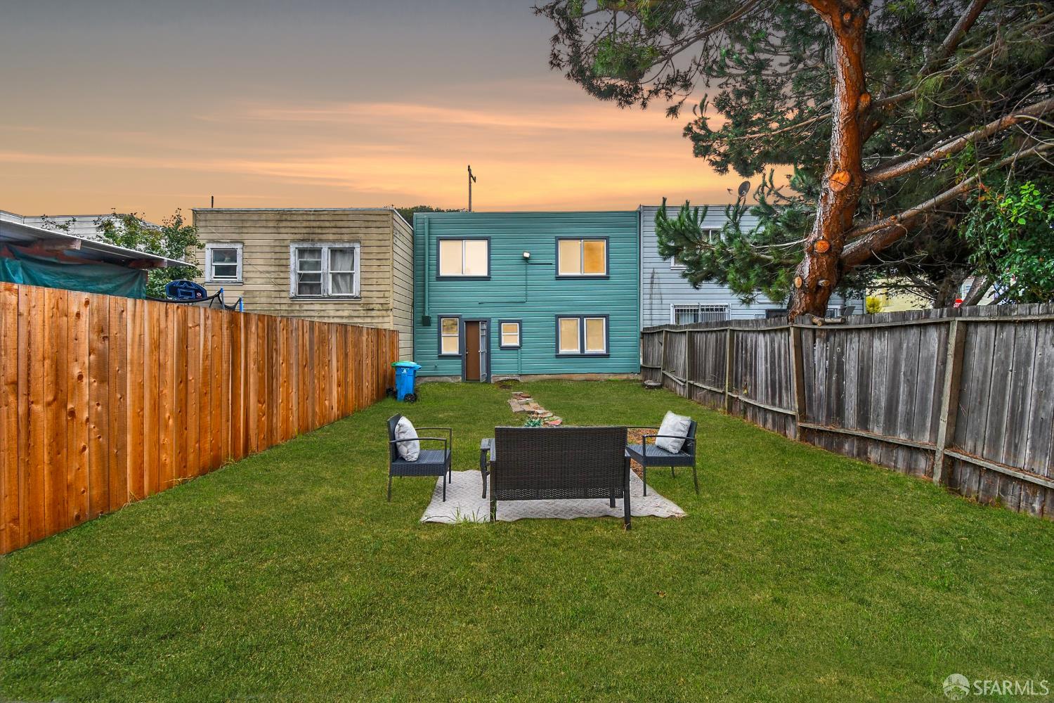 1090 Gilman Avenue