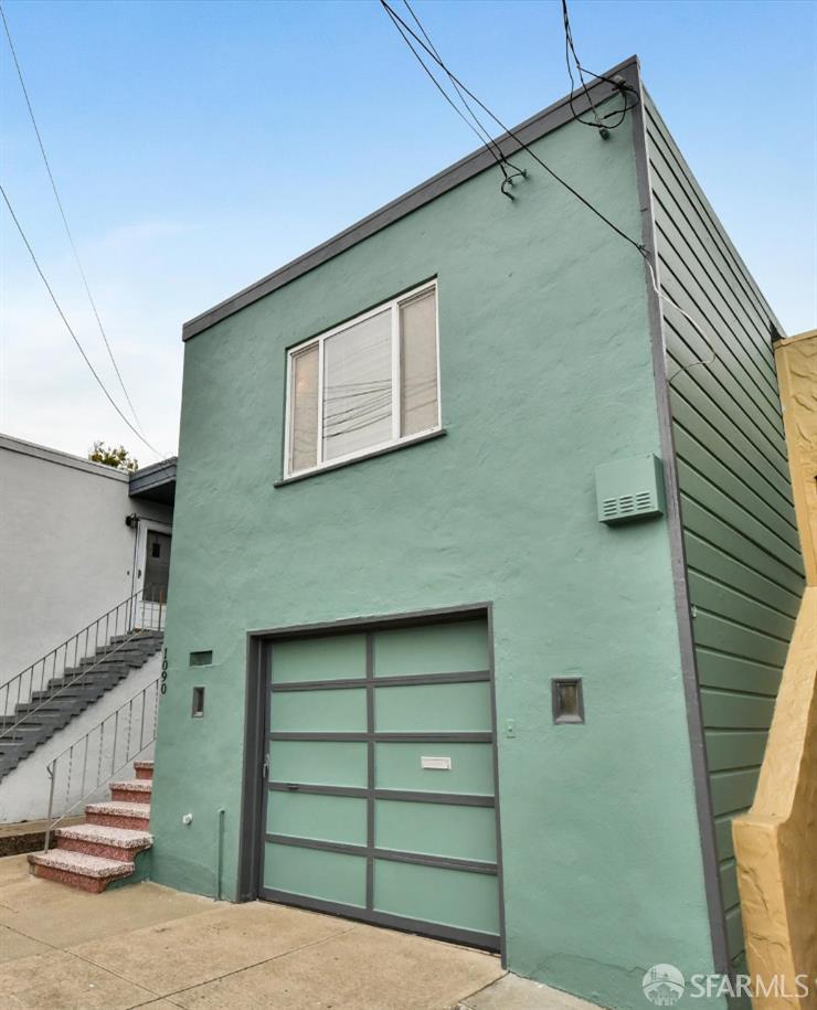 1090 Gilman Avenue