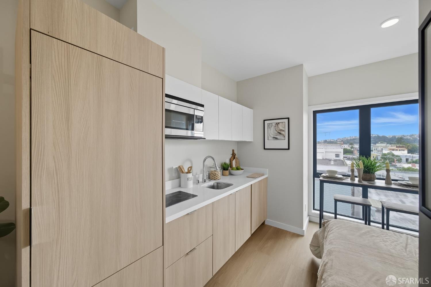 811 Valencia Street # 401