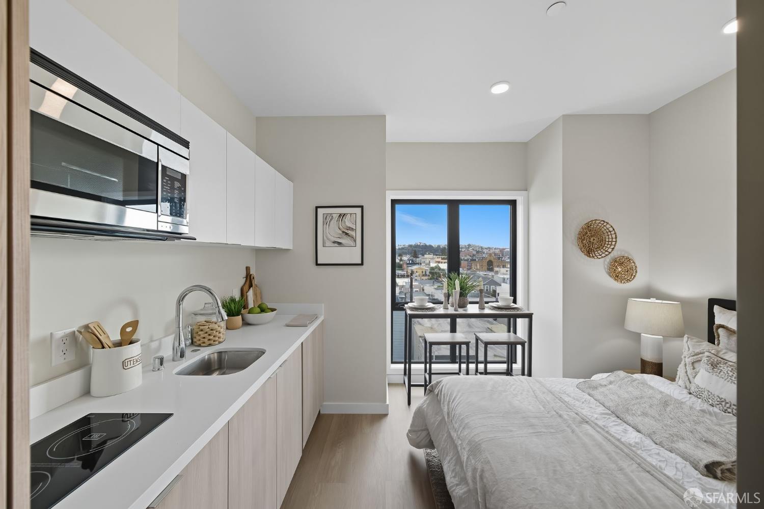 811 Valencia Street # 401