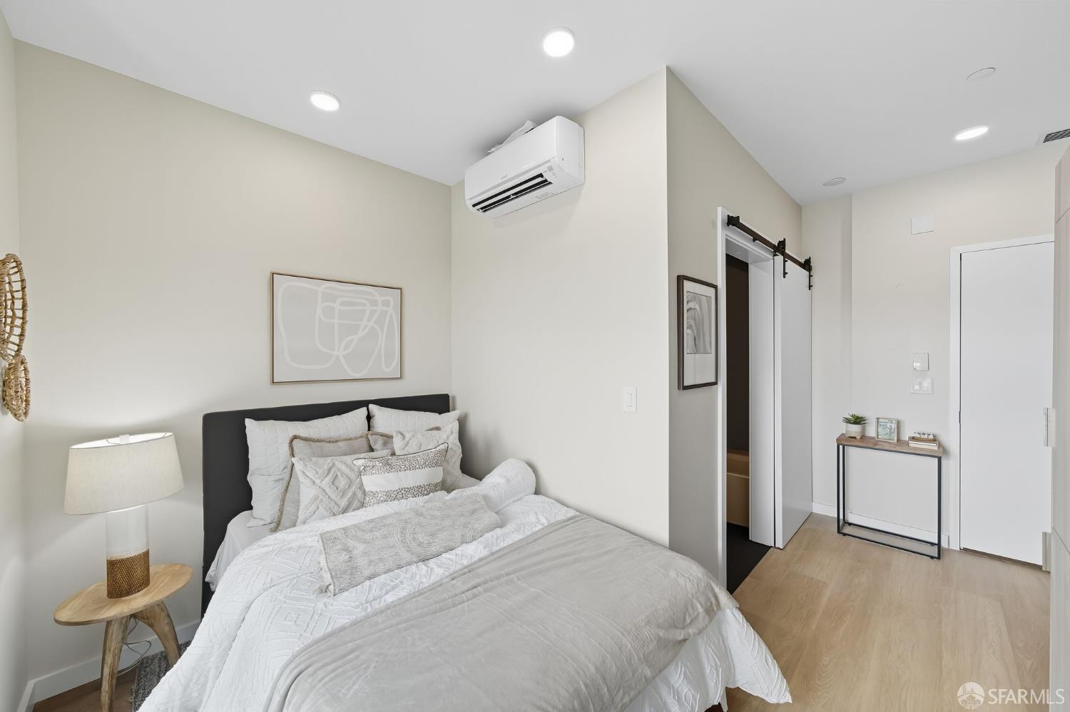811 Valencia Street # 401