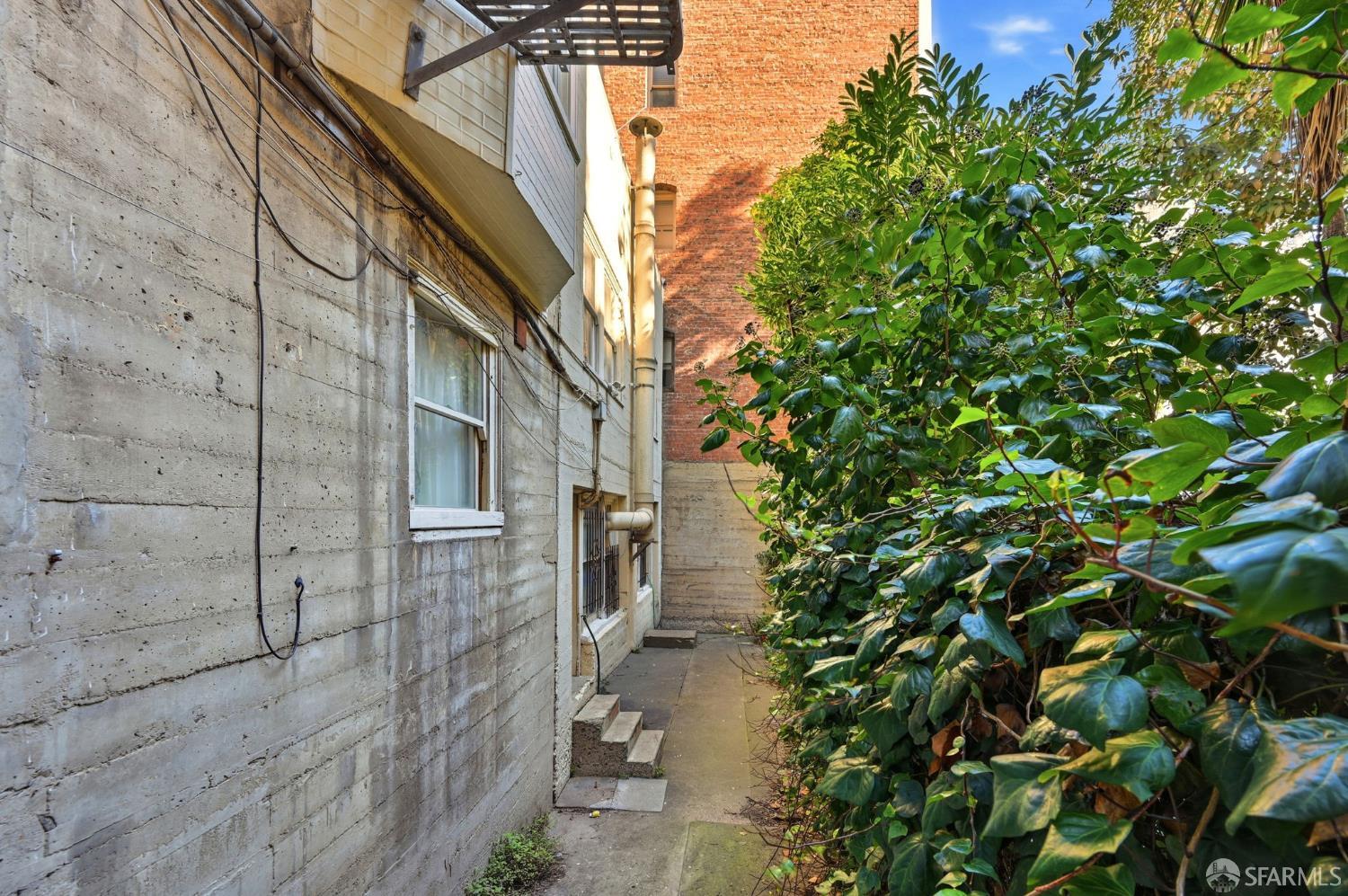 767 Bush Street