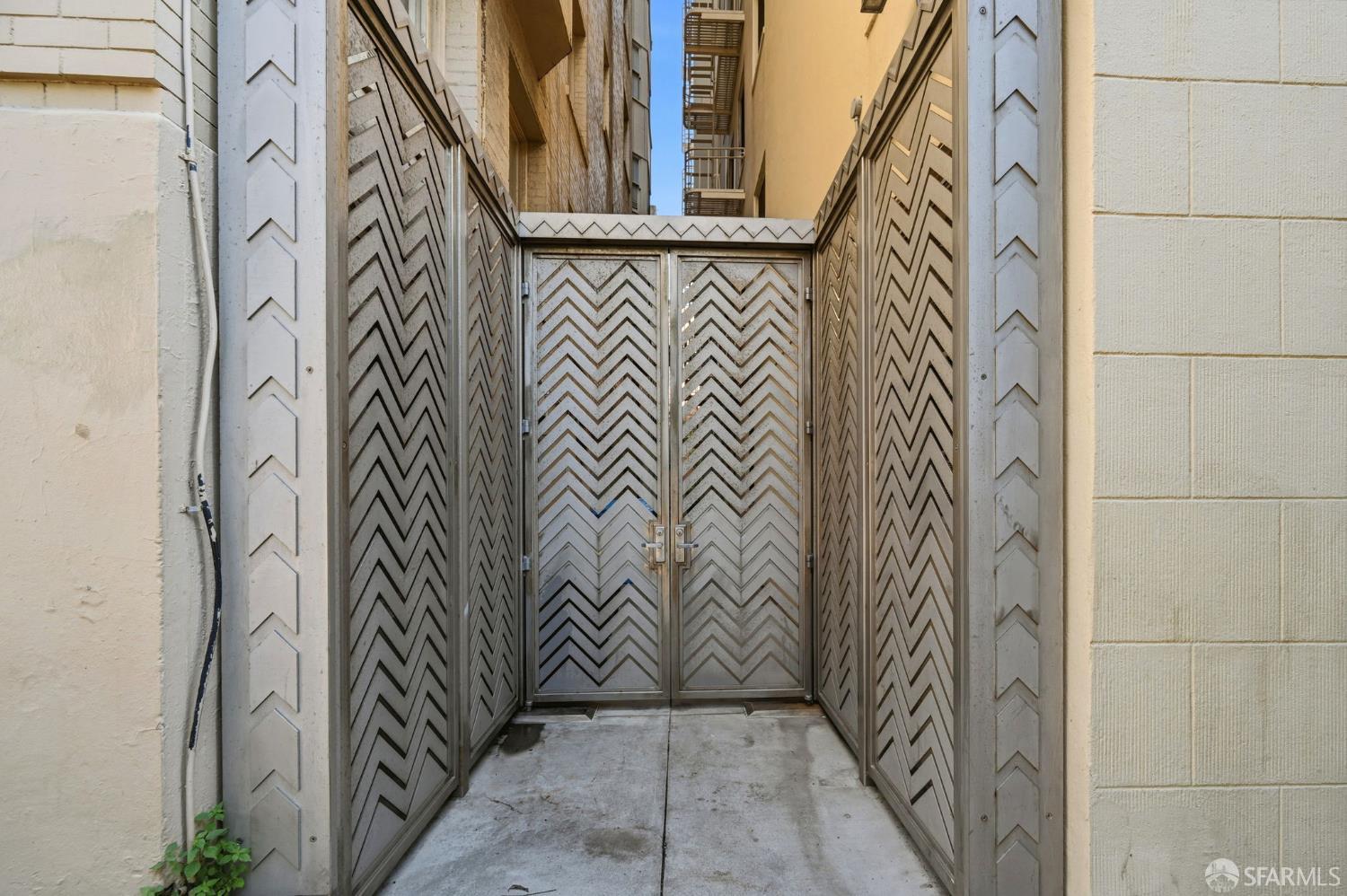 767 Bush Street