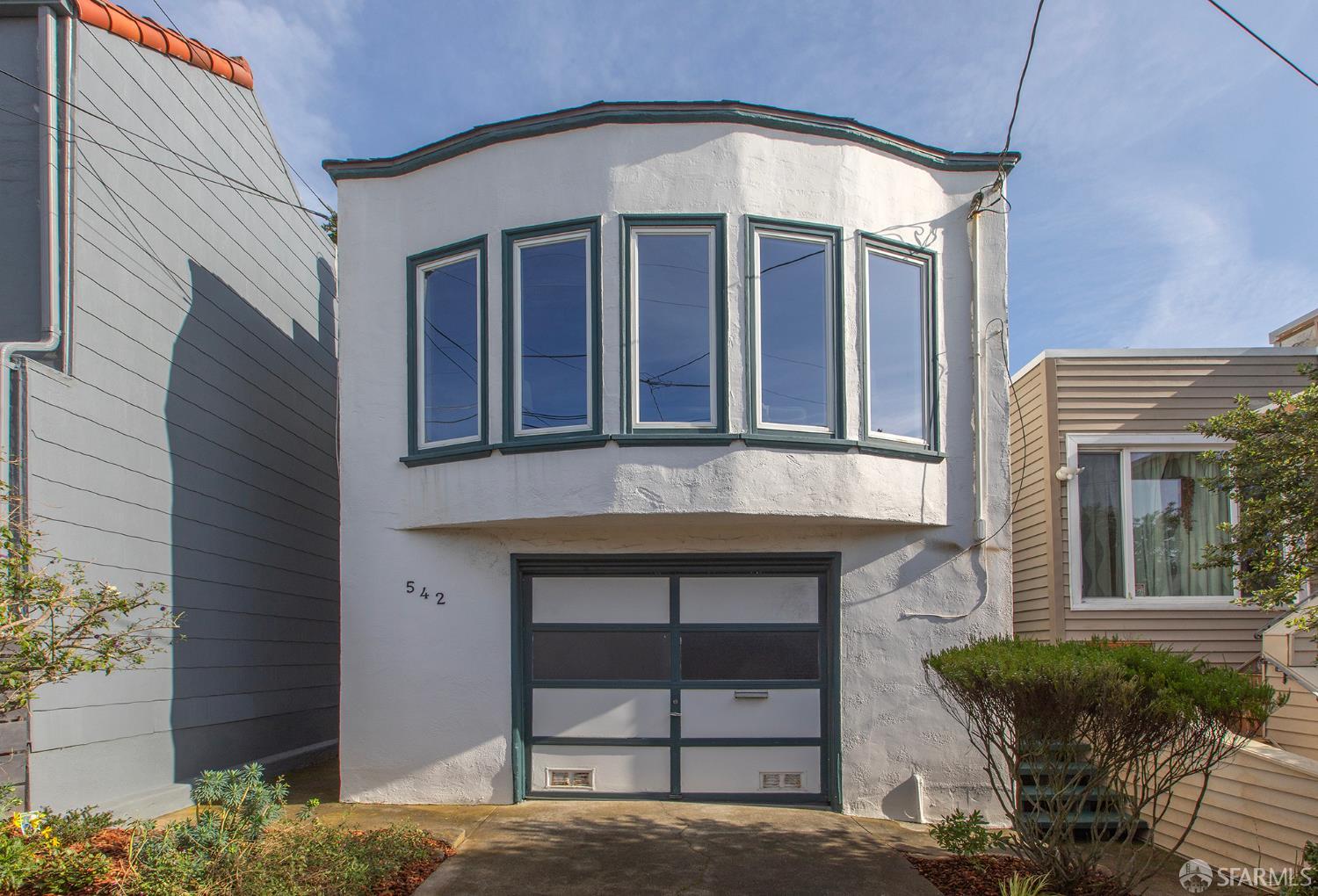 542 Head Street