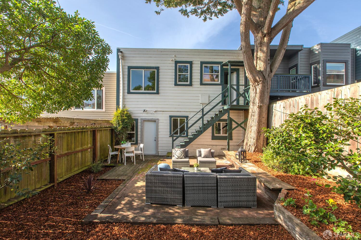 542 Head Street