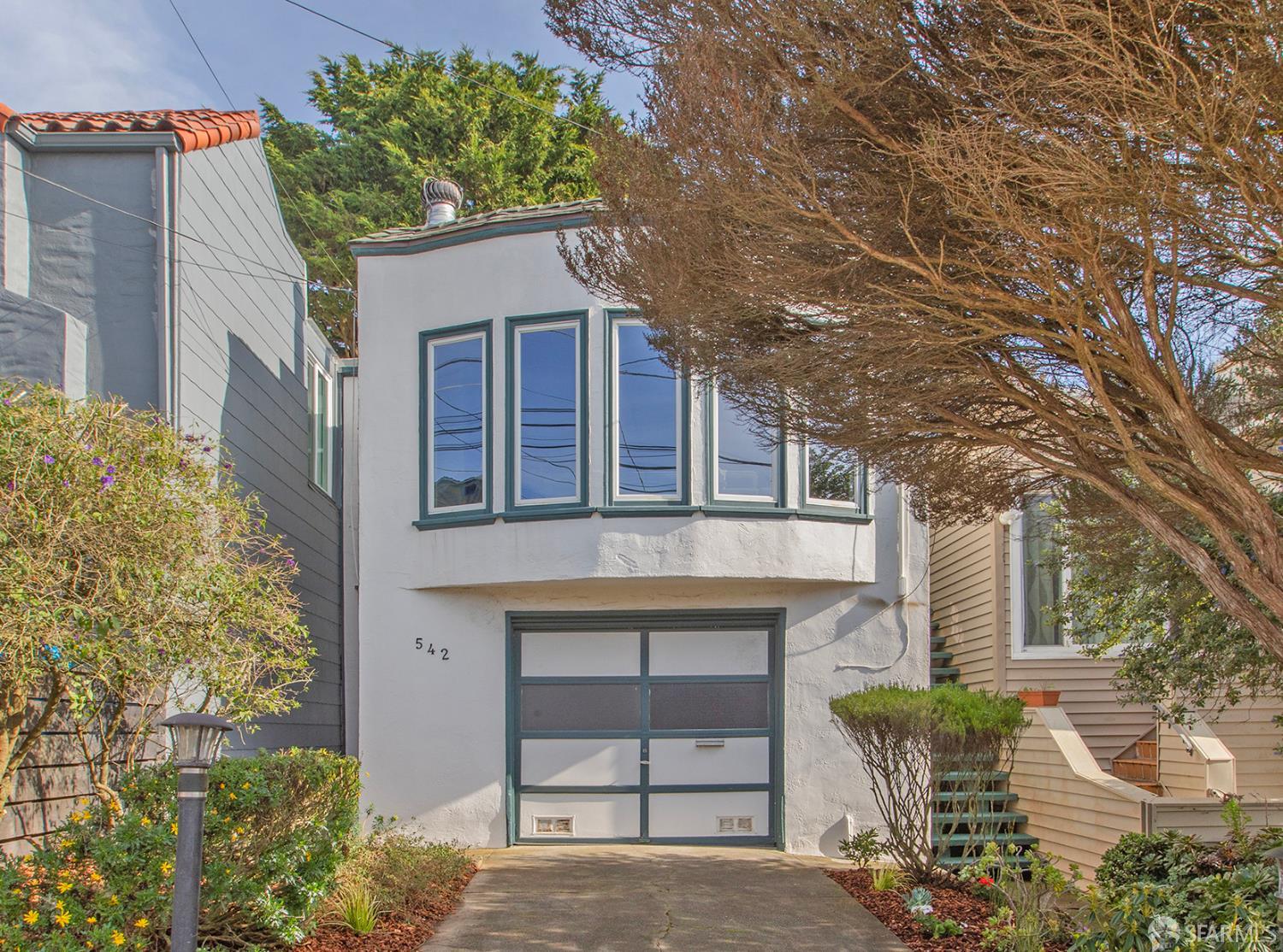542 Head Street