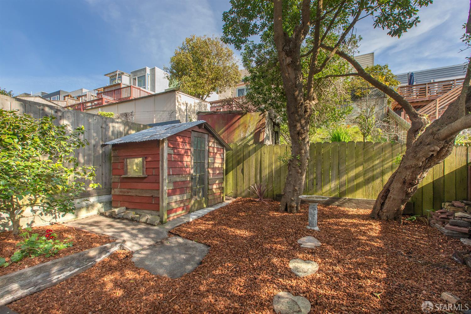 542 Head Street