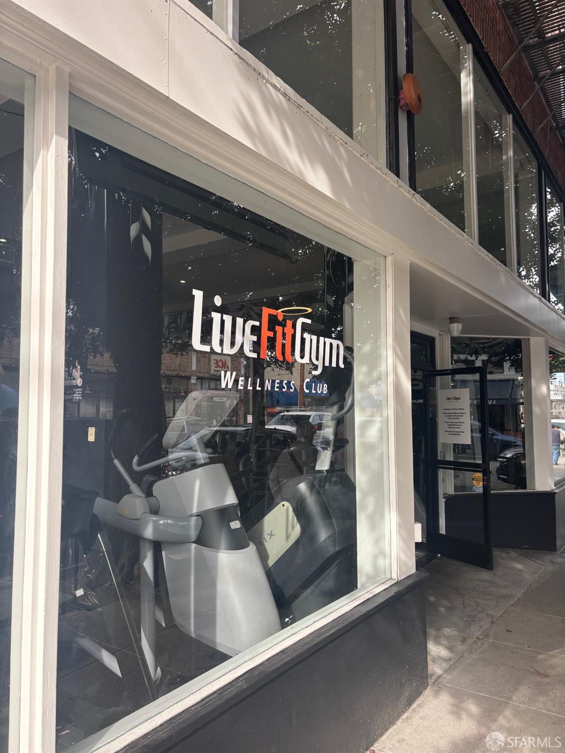 415 Carl Street