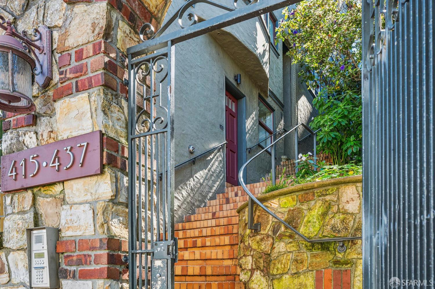 415 Carl Street