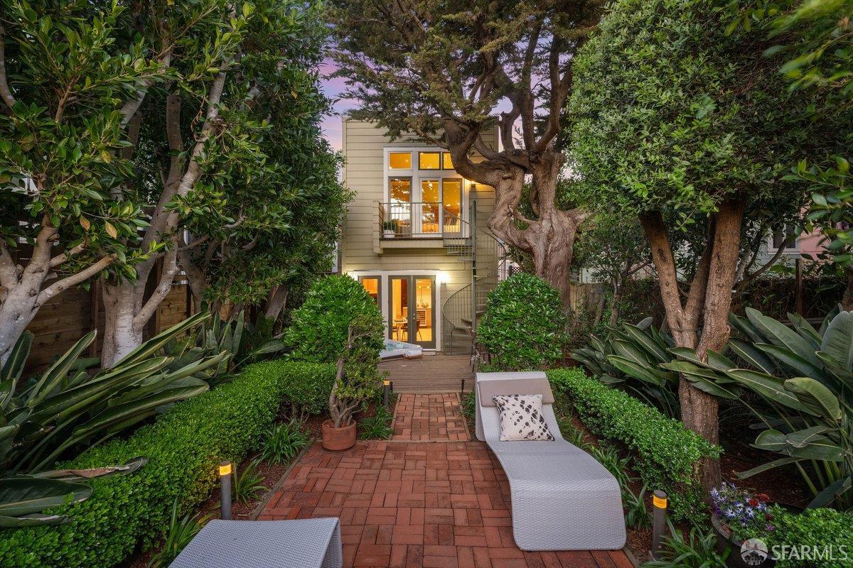 80 Diamond Street