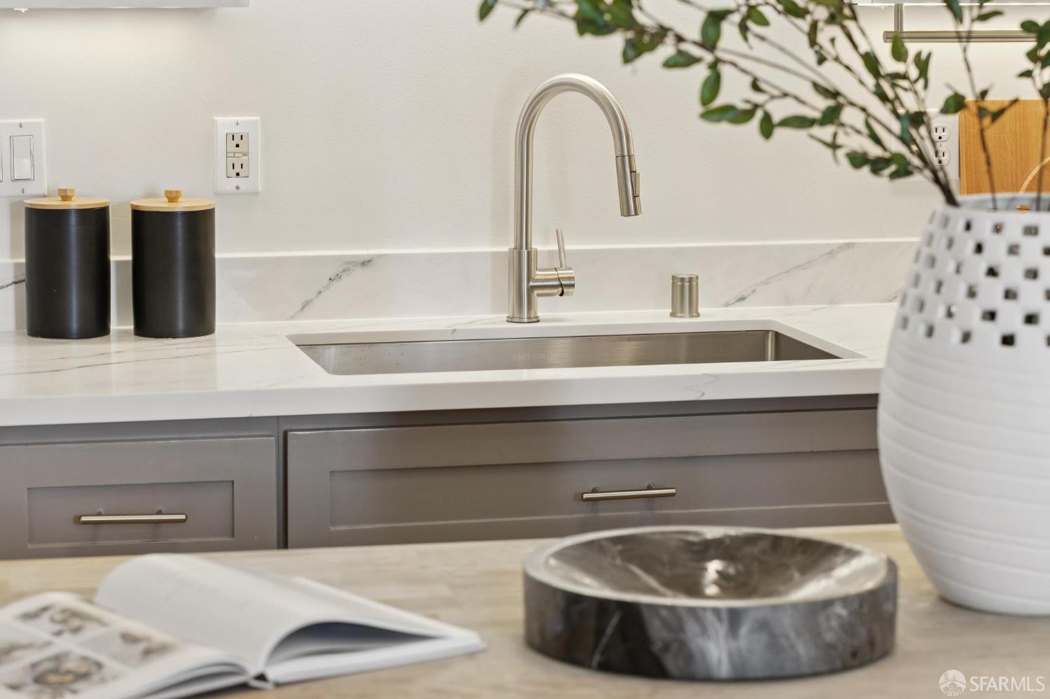 814 Hampshire Street