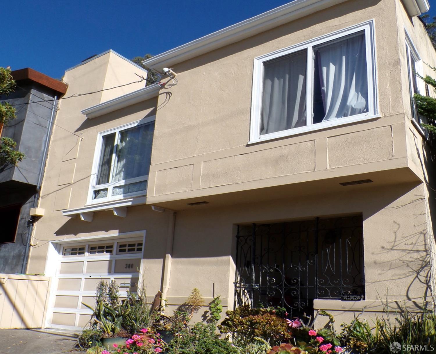 300 Los Palmos Drive