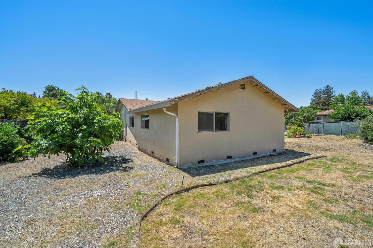 5175 La Corte Bonita