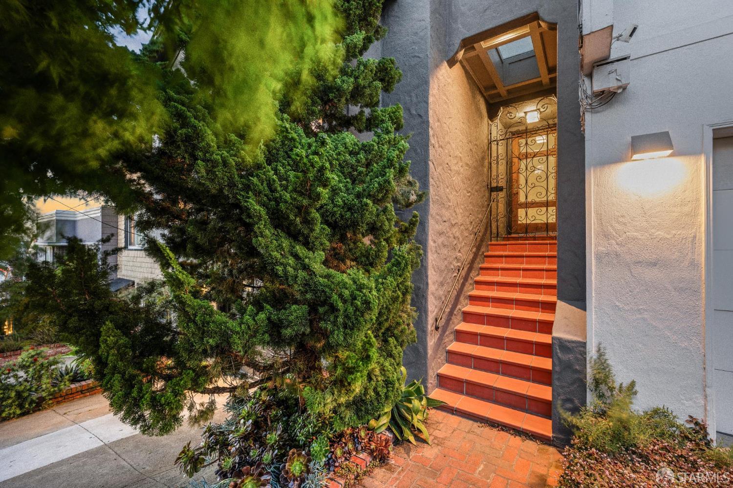 469 Collingwood Street
