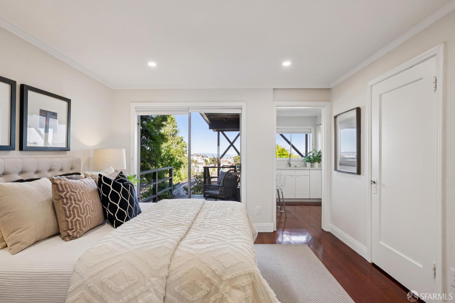 469 Collingwood Street