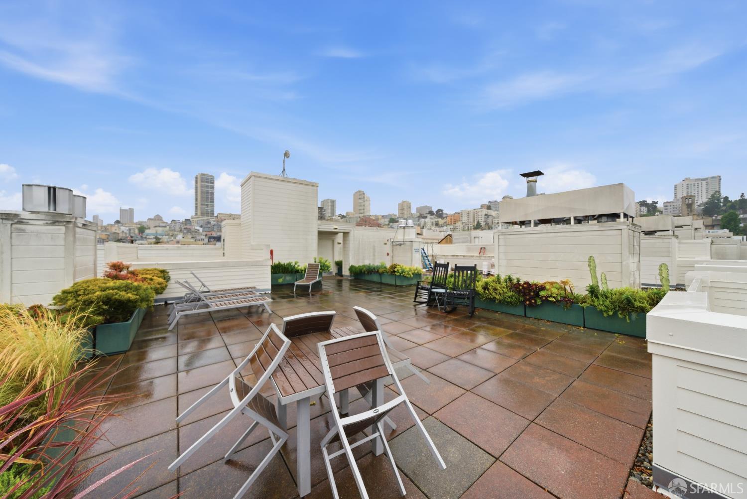 600 Chestnut Street # 207
