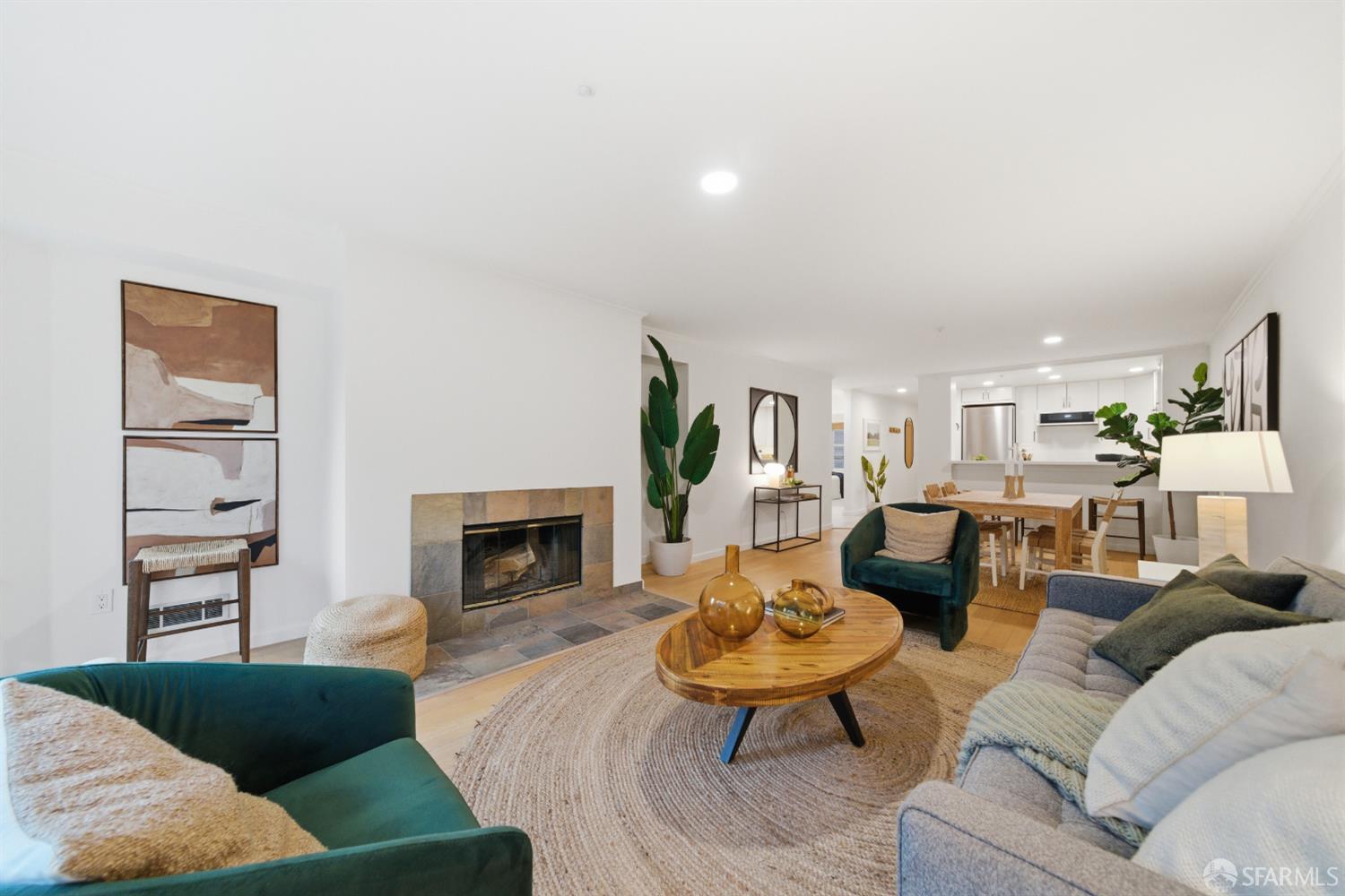 600 Chestnut Street # 207