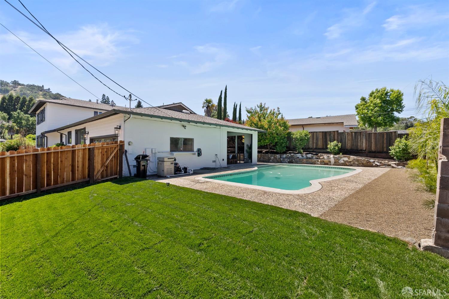 2 Beaumont Court