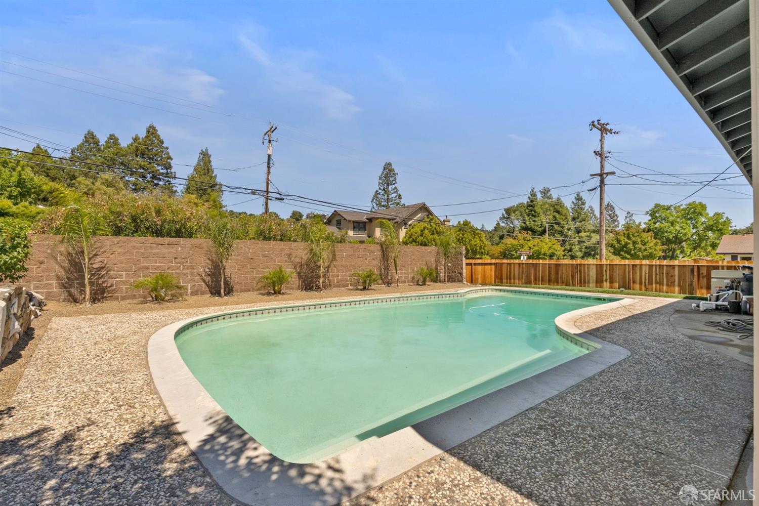 2 Beaumont Court