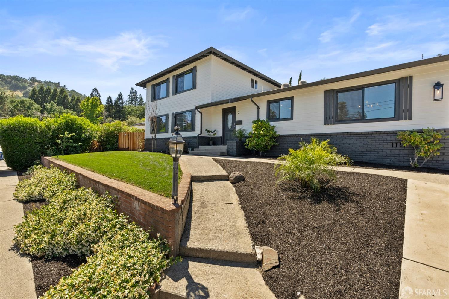 2 Beaumont Court