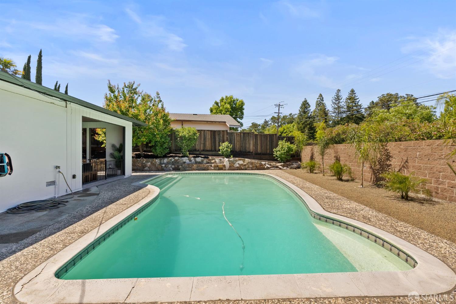2 Beaumont Court