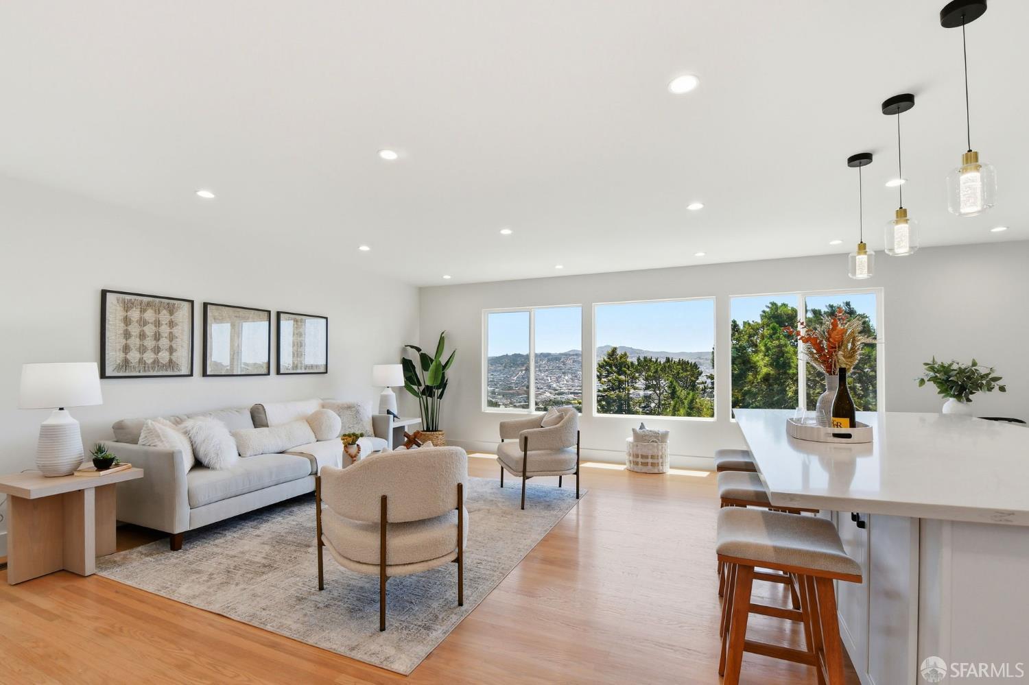 83 Los Palmos Drive