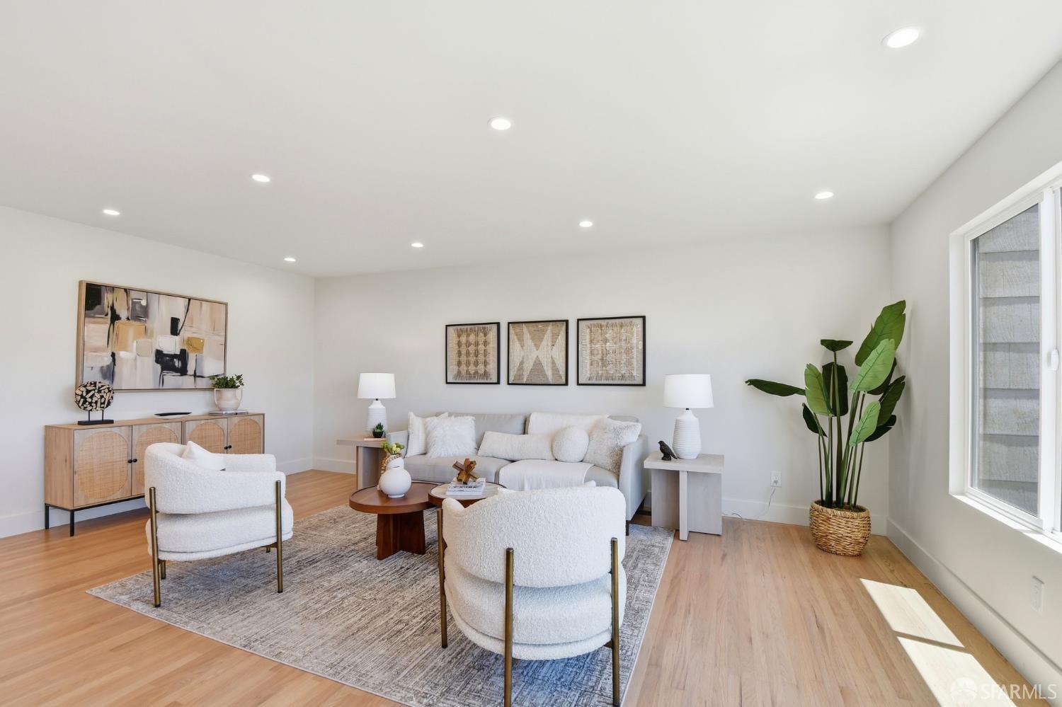 83 Los Palmos Drive