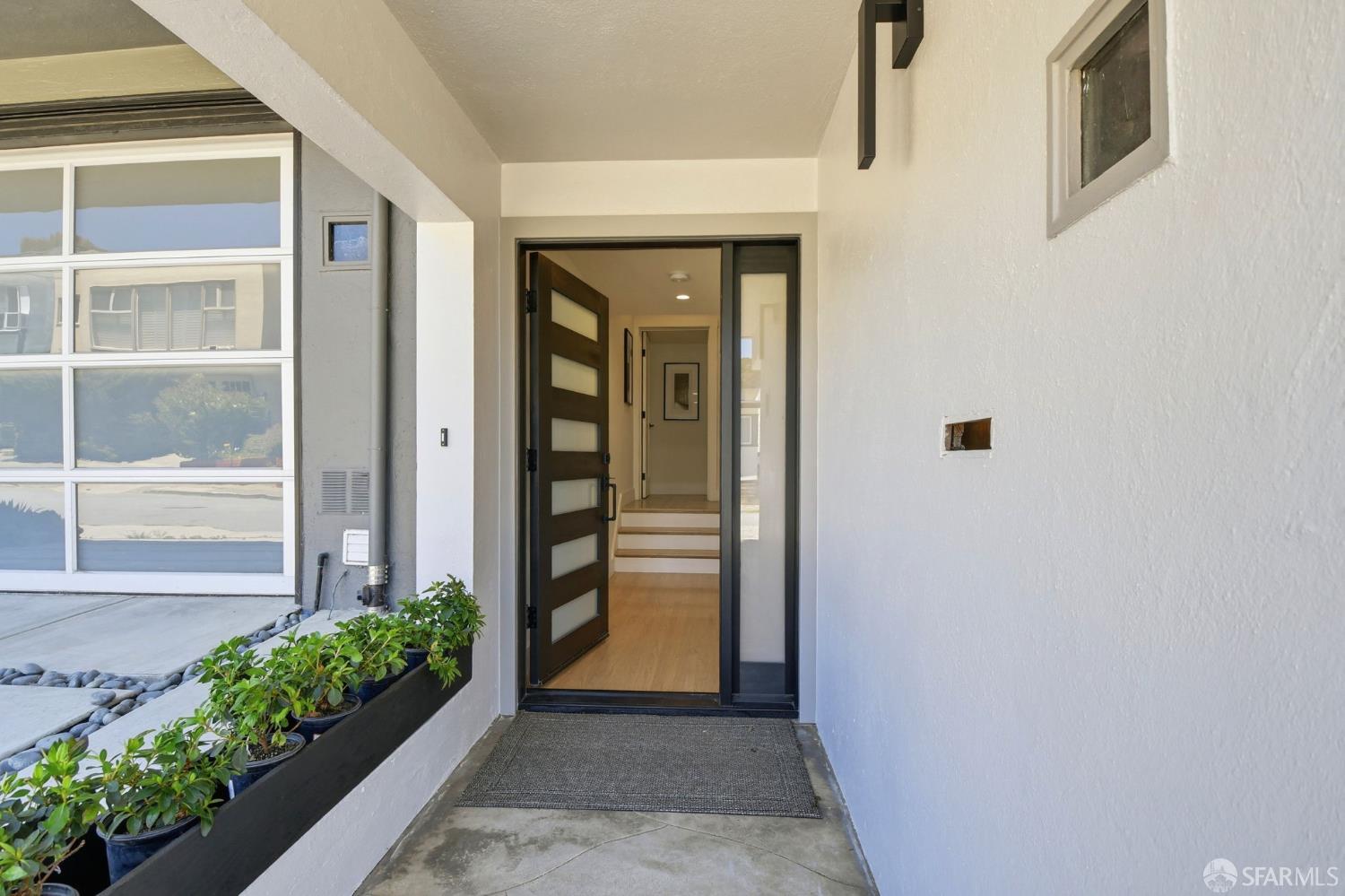 83 Los Palmos Drive
