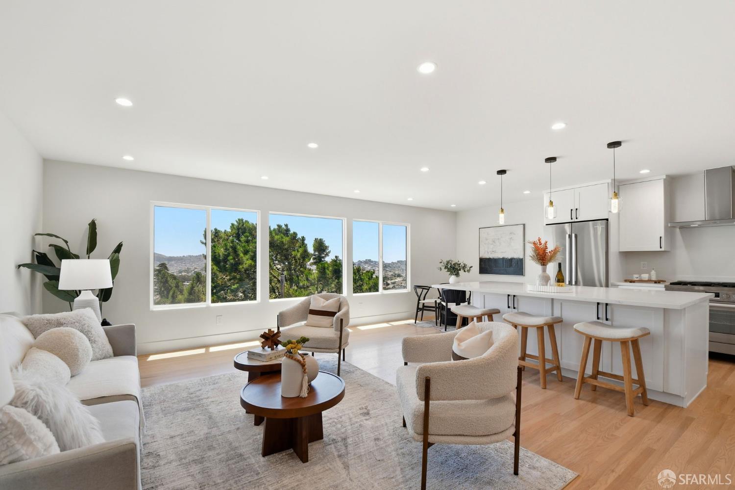 83 Los Palmos Drive