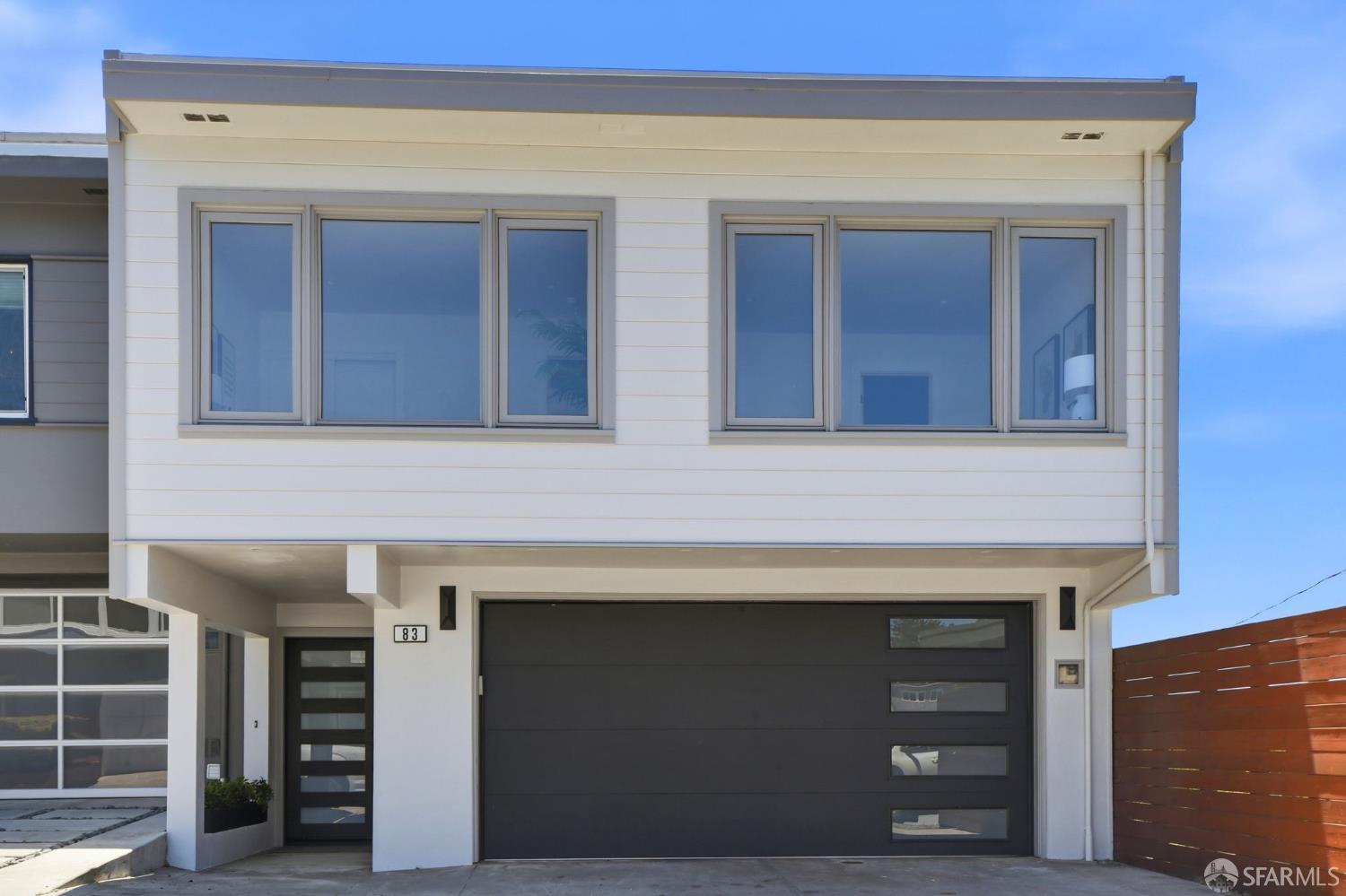 83 Los Palmos Drive