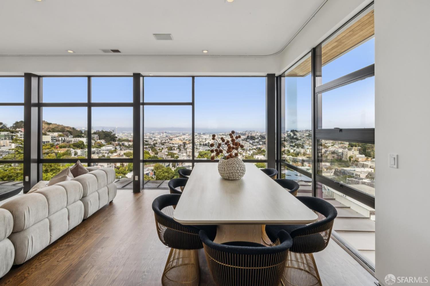 10 Deming Street