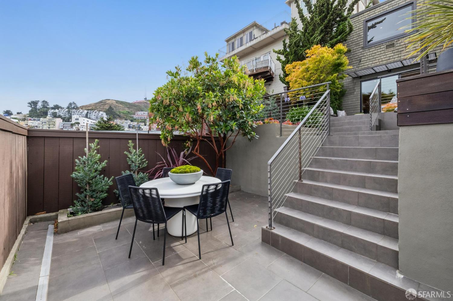10 Deming Street