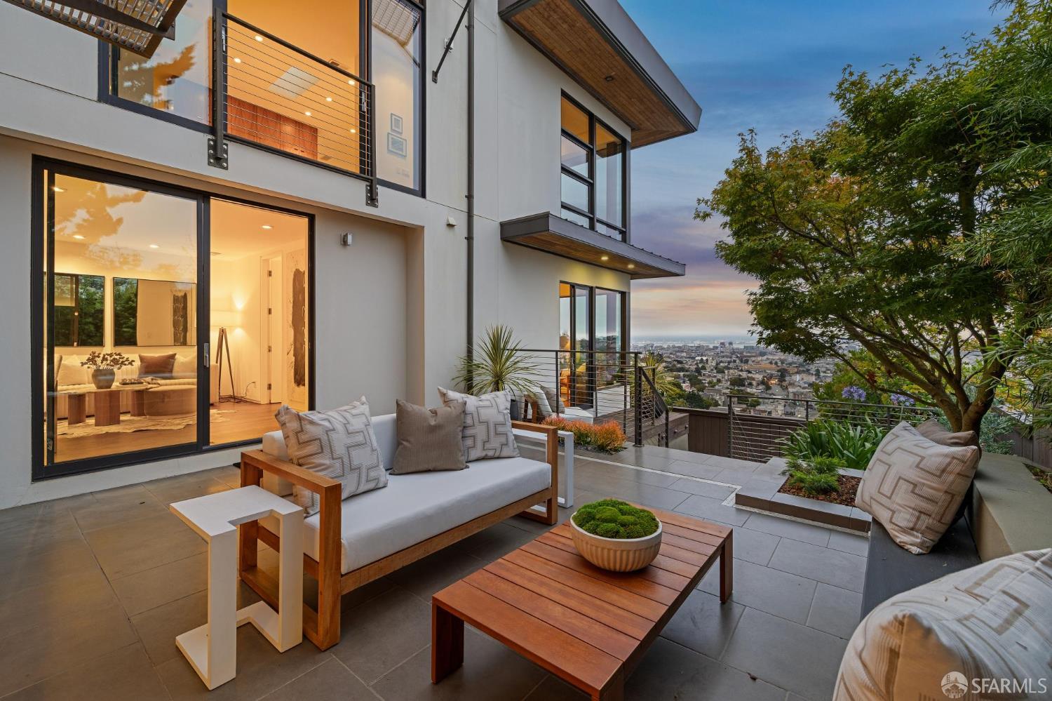 10 Deming Street