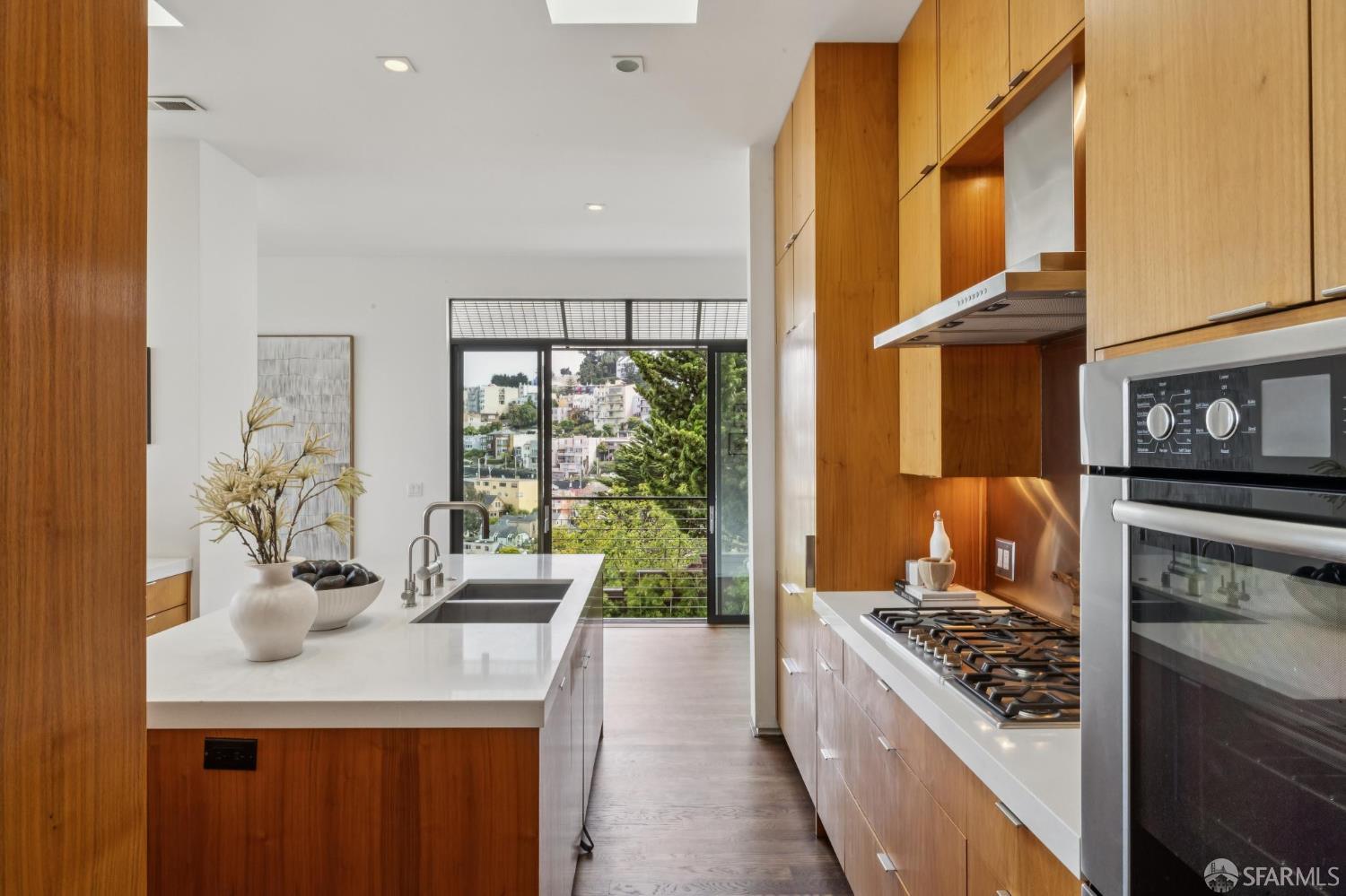 10 Deming Street