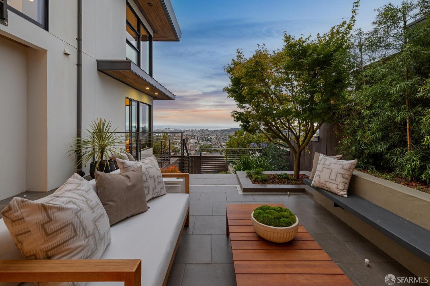 10 Deming Street