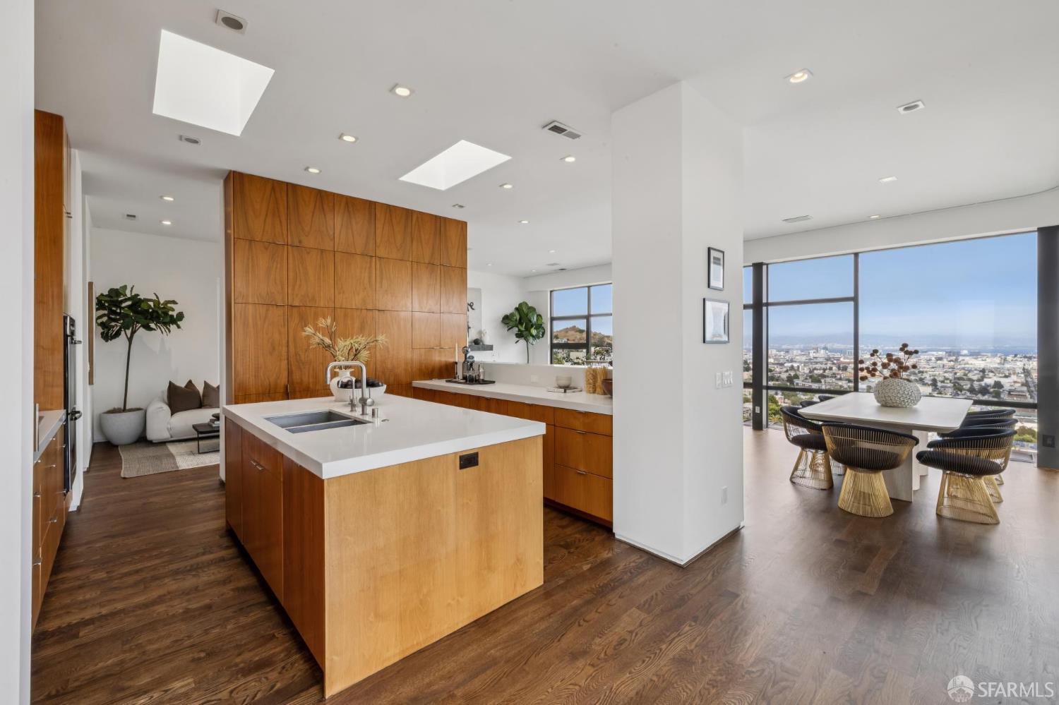 10 Deming Street