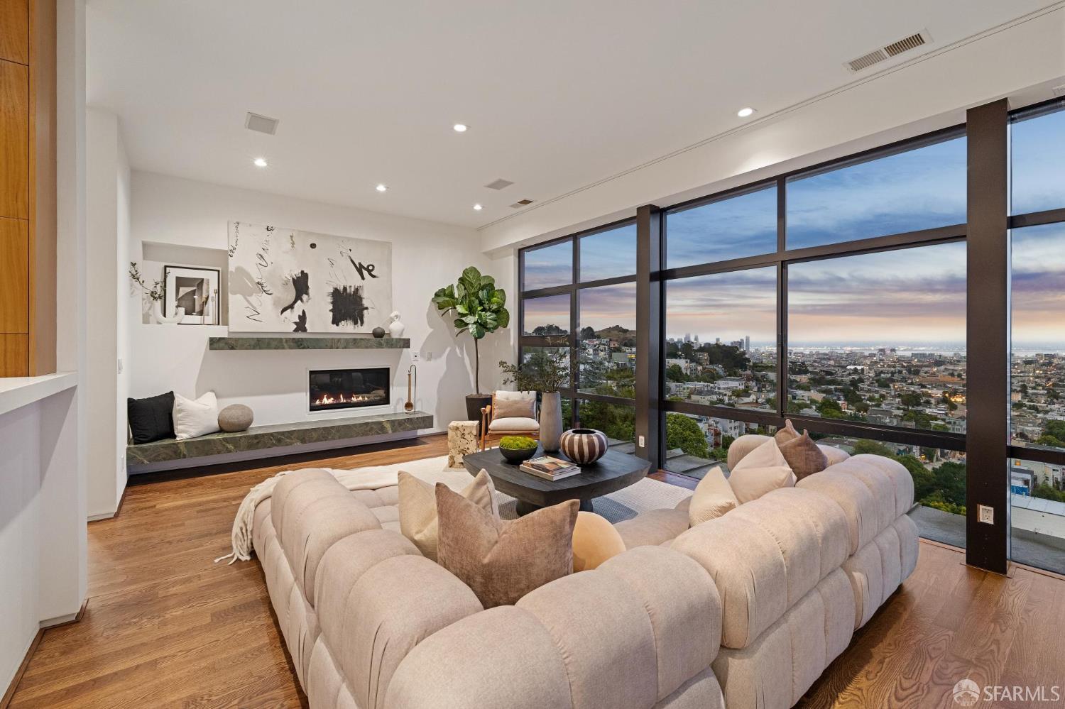 10 Deming Street