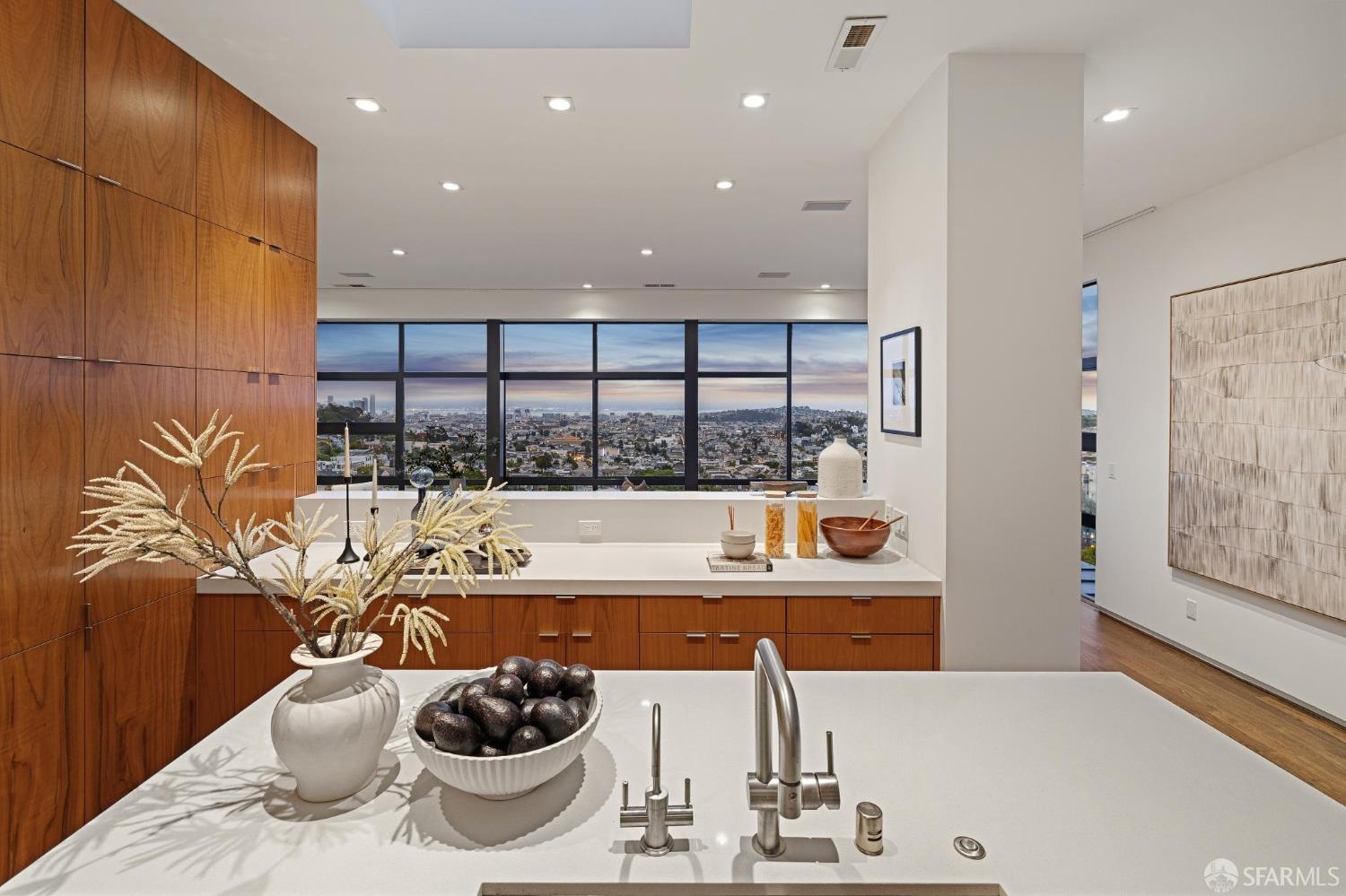 10 Deming Street